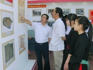 “胡志明主席与太原省安全区”资料图片展